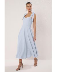 Trendyol - Hellblaues A-Linien-Träger-Bindungs-Detailliertes Gewebtes Midi-Chic-Abendkleid Für Die Nacht, Abschlusskleid Für Damen - Lyst