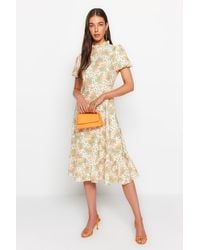 Trendyol - Ecrufarbenes, Floral Gemustertes A-Linien-Midikleid Aus Gewebtem Stoff Mit Volant Und Futter Für Damen - Lyst