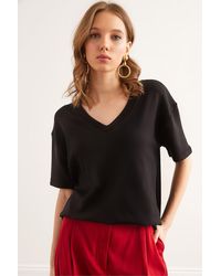 Olalook - Schwarze, Lockere Soft-Touch-Bluse Mit V-Ausschnitt Blz- 19002835 Für Damen - Lyst