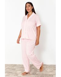 Trendyol - Gestreiftes pyjama-set aus strick mit hemdkragen - Lyst