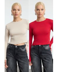 Trendyol - Gerippte Crop-Bluse Mit Rundhalsausschnitt – Rot Und Stein, Dehnbar Gestrickt, Körperbetont, 2Er-Pack Für Damen - Lyst