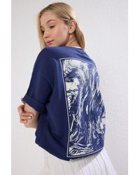 Trendyol - Marineblaues, Übergroßes Strick-T-Shirt – 100 Baumwolle, Rücken- Und Vorderseite Bedruckt, Entspannte Passform Für Damen - Lyst