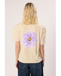Trendyol - Limited Edition – Steinfarbenes, Weit Geschnittenes T-Shirt Aus 100 Baumwolle Mit Rückendruck Für Damen - Lyst