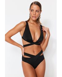 Trendyol - Es triangel-bikini-set mit cut-out/fenster, hoher taille und hohem beinausschnitt - Lyst