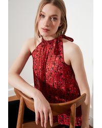 Trendyol - Rote, Transparente, Gewebte Neckholder-Bluse Mit Plissee Und Blumenmuster Für Damen - Lyst
