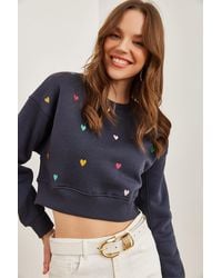 Olalook - Anthrazitfarbenes Crop-Sweatshirt Mit Herz-Stickerei – Raster Und Dickes Swt- 19000662 Für Damen - Lyst