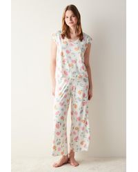 Penti - Cremefarbenes t-shirt-pyjama-oberteil mit flora-print - Lyst
