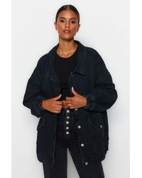 Trendyol - Schwarze Oversize-Jeansjacke Mit Taschendetail Für Damen - Lyst