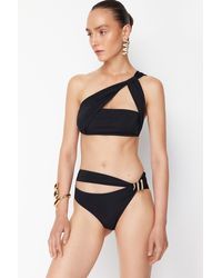 Trendyol - X zeynep tosun es bikini-set mit cut-outs/fensterdetails und accessoires - Lyst