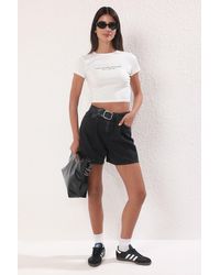 Trendyol - Schwarze Plissierte Denim-Bermuda Mit Hoher Taille Für Damen - Lyst