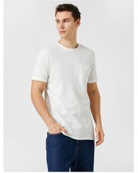 Koton - Basic-t-shirt mit taschen, detailliertem rundhalsausschnitt und kurzen ärmeln - Lyst