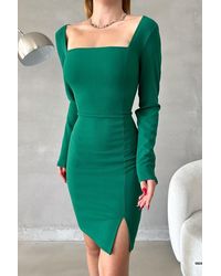 Deafox - Smaragdgrünes Kleid Mit Quadratischem Ausschnitt Und Langen Ärmeln Und Schlitzdetail Aus Importiertem Kreppstoff Für Damen - Lyst