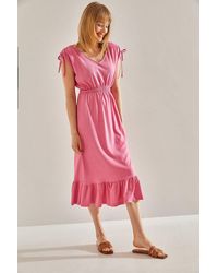 Bianco Lucci - Kleid Mit V-Ausschnitt, Geraffte Schultern Und Taille, Gerüschter Rock Für Damen - Lyst
