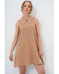 Trend Alaçatı Stili - Ärmelloses Basic-Kleid Mit Camel-Kunstperlenkragen Für Damen - Lyst