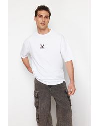 Trendyol - Es übergroßes t-shirt aus 100 % baumwolle mit aufgesticktem hirsch - Lyst