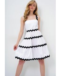 Trend Alaçatı Stili - Weißes Popeline-Ballonkleid Mit Zickzackstreifen Und Verstecktem Reißverschluss Für Damen - Lyst