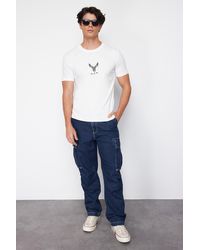 Trendyol - Farbenes t-shirt aus 100 % baumwolle mit aufgesticktem hirsch in normaler schnittform - Lyst