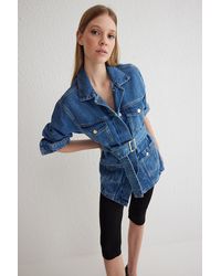Trendyol - Blaue Jeansjacke Mit Gürteltaschendetail Für Damen - Lyst