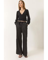 Bianco Lucci - Palazzo-Hose Aus Satin Mit Taillenband Und Taschendetail Für Damen - Lyst