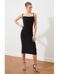 Trendyol - Schwarzes, Figurbetontes Midi-Bleistiftkleid Aus Flexiblem Strick Mit Degaje-Kragen Und Midi-Trägern Für Damen - Lyst