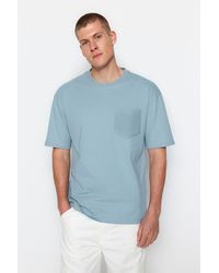 Trendyol - Es, entspanntes/bequemes, kurzärmliges, strukturiertes t-shirt mit tasche aus 100 % baumwolle - Lyst