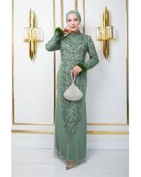 Olcay - Hijab-abendkleid mit perlen und juwelenbesetztem kragen und federn, hell - Lyst