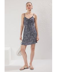 Trendyol - Dunkelblaues, Florales Mini-Webkleid Für Damen - Lyst