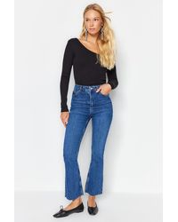 Trendyol - Dunkele high waist crop flare jeans - Lyst