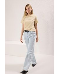 Trendyol - Basic-Strick-T-Shirt Mit Rundhalsausschnitt – Stein, 100 Baumwolle, Slogan, Entspannte Passform Für Damen - Lyst