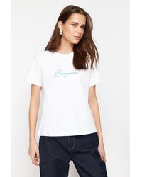 Trendyol - Farbenes strick-t-shirt mit slogan-stickerei, 100 % baumwolle, regular/regular fit - Lyst
