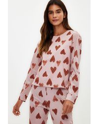 Trendyol - Dusty rose t-shirt-jogger-strick-pyjama-set aus 100 % baumwolle mit herzmuster - Lyst