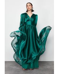 Trendyol - Langes, elegantes abendkleid aus smaragdem tüll - Lyst