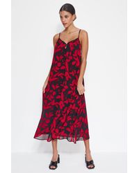 Trendyol - Rotes, Gerade Geschnittenes Maxikleid Aus Gewebtem Chiffon Mit Blumendruck Und Futter Für Damen - Lyst