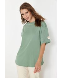 Trendyol - Nachhaltigeres mint-t-shirt aus 100 % baumwolle mit oversize-schnitt und gewebtem etikett - Lyst