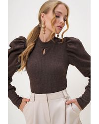 Trend Alaçatı Stili - Braune Strickbluse Mit Rundhalsausschnitt Und Tiefem Ausschnitt Und Prinzessinnenärmeln Für Damen - Lyst