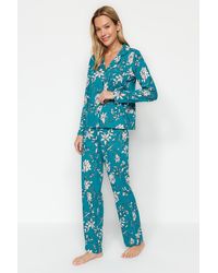 Trendyol - Petrolfarbenes pyjama-set aus hemd und hose aus 100 % baumwolle mit blumenmuster - Lyst