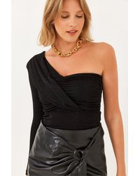 Bianco Lucci - Bluse Mit Drapierten Details Und Einer Schulter Aus Buzi-Stoff Für Damen - Lyst