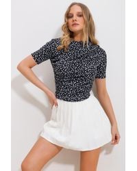 Trend Alaçatı Stili - E bluse mit drapiertem schulterausschnitt und blumenmuster - Lyst