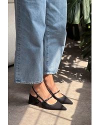 NİŞANTAŞI SHOES - Retro-Schuhe Mit Schwarzem Kelim-Gürteldetail Und Spitzer Zehenpartie Mit Absatz Für Damen - Lyst