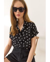 Bianco Lucci - Hemd Aus Viskose Mit Minimalistischem Muster Und Kurzen Fledermausärmeln 20310 Für Damen - Lyst