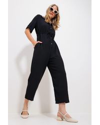 Trend Alaçatı Stili - Schwarzer Gewebter Jumpsuit Mit Hemdkragen Und Versteckter Doppeltasche Sowie Bindegürtel Alc-X11737 Für Damen - Lyst