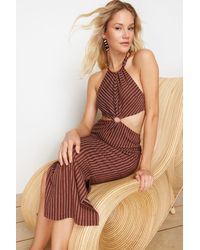 Trendyol - Gestreiftes maxi-strandkleid aus strick mit accessoires - Lyst