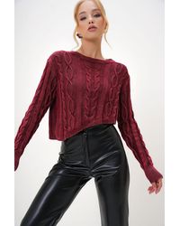 Trend Alaçatı Stili - Burgunderfarbener Crop-Pullover Mit Rundhalsausschnitt Und Blassem Effekt Für Damen - Lyst