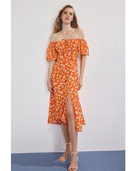 Trendyol - Orangefarbenes, Gewebtes Midi-Kleid Mit Blumenmuster Für Damen - Lyst