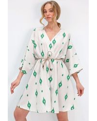 Trend Alaçatı Stili - Grünes Kleid Mit Zweireihigem Kragen Und Fledermaus-Midi-Länge Für Damen - Lyst