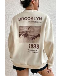 MODAGEN - Beigefarbenes, Bedrucktes -Sweatshirt „Brooklyn 1898“ Mit Rundhalsausschnitt - Lyst