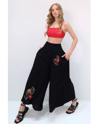 Trend Alaçatı Stili - Rote, Ethnisch Bestickte Viskose-Palazzo-Hose Mit Bindedetail Für Damen - Lyst