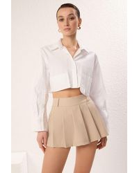 Trendyol - Nerzfarbene, Plissierte Super-Mini-Shorts Mit Gewebtem Saum Und Mittlerer Taille Für Damen - Lyst