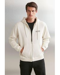 Grimelange - Aksel sweatshirt aus weichem stoff mit reißverschluss und bedruckter kapuze in steinfarbe - Lyst
