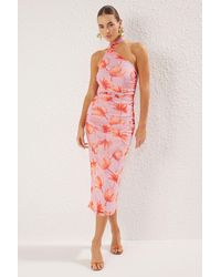 Trendyol - Mit Blumenmuster Bedrucktes, Figurbetontes, Dehnbares, Gestricktes Midi-Bleistiftkleid Aus Tüll Mit Neckholder Für Damen - Lyst